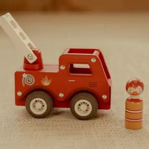 Camion de pompiers 1er âge en bois