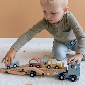 Camion porte-voiture en bois
