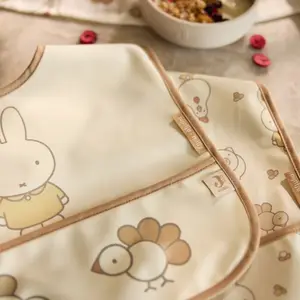 Lot de 2 bavoirs plastifiés Miffy Family Farm
