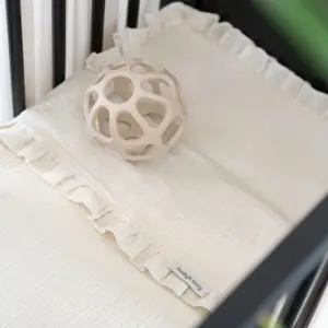 Drap housse Calm Warm Linen avec volant (40 x 80 cm)