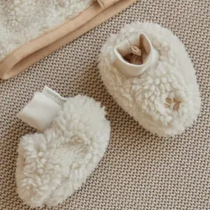 Chaussons chauds pour bébé Teddy Sand paws (0-3 mois)