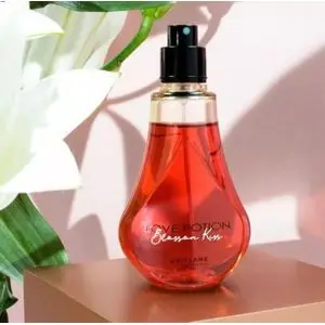 Oriflame Love Potion Blossom Kiss Brume Corporelle Spray 75 Ml.