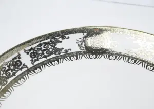 Assiette de service en porcelaine avec rebord doré 40cm
