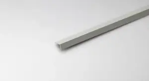 Corniere inegale gris clair satiné