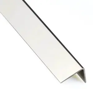 Corniere égale en pvc chrome