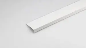 Corniere inegale en pvc blanc satiné