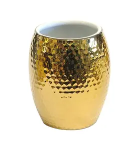 Gobelet karat en céramique dore