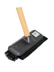 Brosse en plastique avec raclette dure
