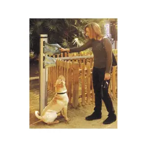 Totem propreté canine distributeur de sacs