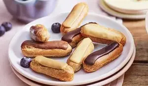12 mini-éclairs, chocolat, caramel, praliné, café