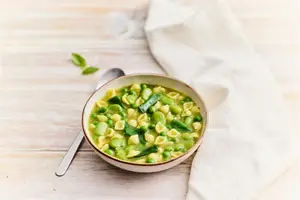 Potage minestrone légumes verts et légumineuses