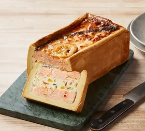 PÂTÉ EN CROÛTE DE SAUMON FARCI À LA MOUSSE DE POISSON ET DE LÉGUMES MAISON BOLARD