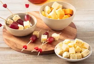 DÉS MIMOLETTE GOUDA OU EMMENTAL OU GOUDA CUMIN OU GOUDA AUX NOIX